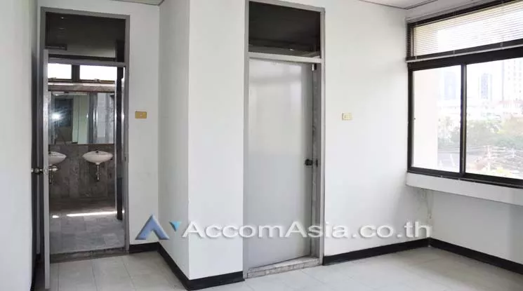 8  Apartment For Rent in Sukhumvit ,Bangkok BTS Nana at Perfect for Pet lovers Apartment, near NIST Intl AA10560